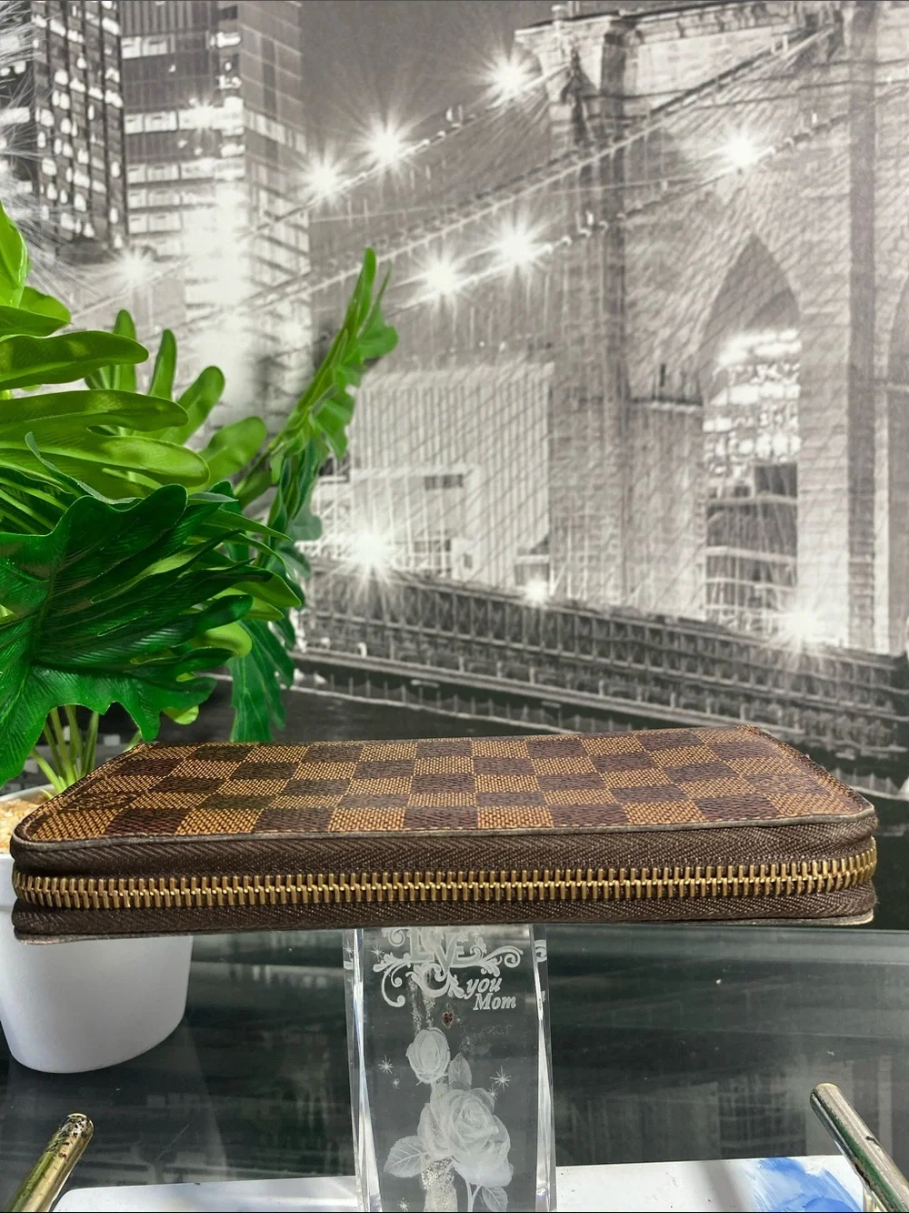 Authentic Rare Louis Vuitton Damier Zippy Wallet